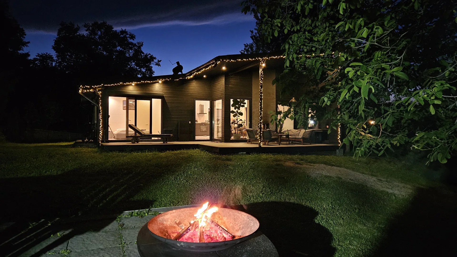 Black Walnut House (cozy indoor/outdoor fireplace) - imagine 10