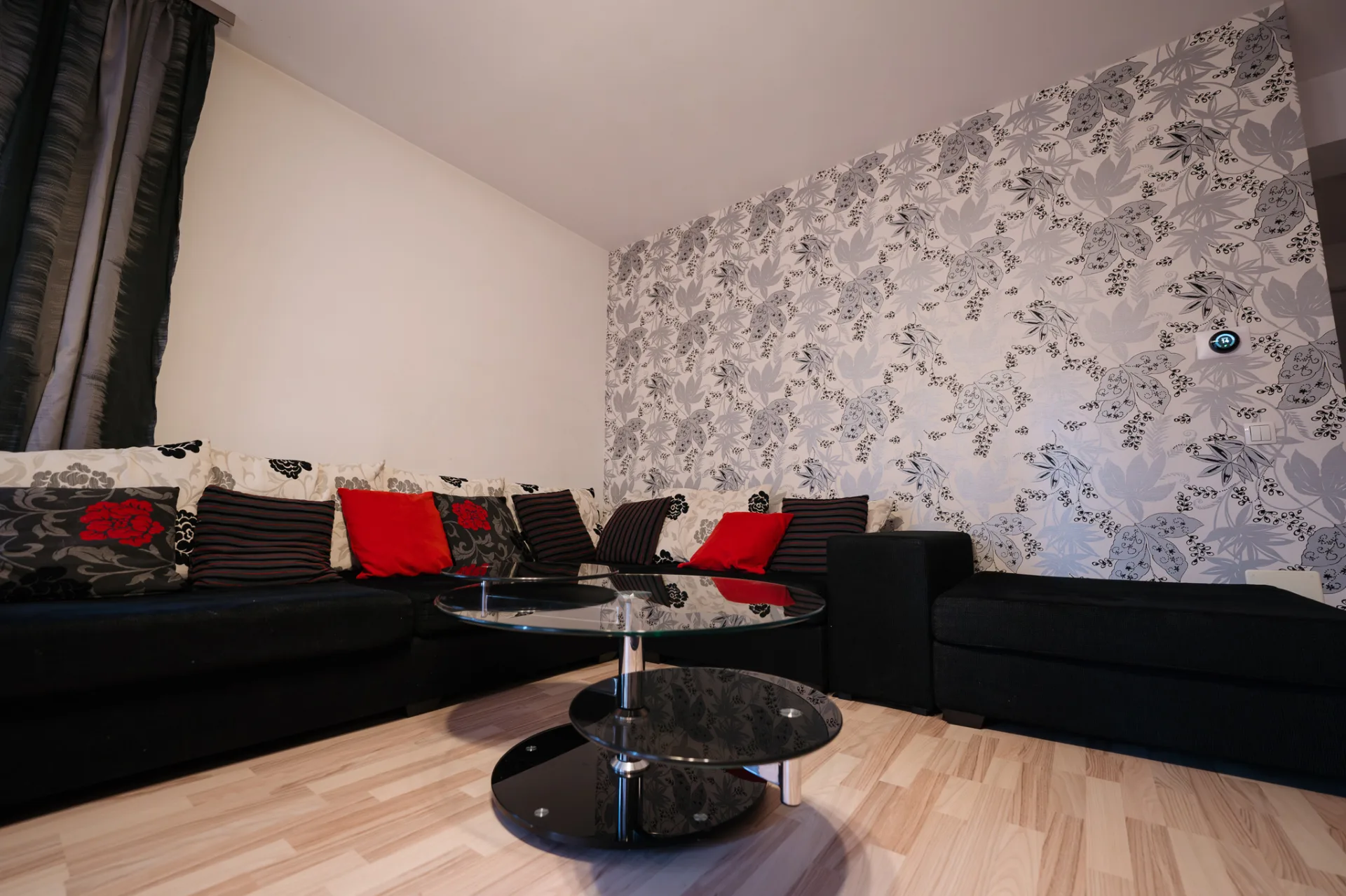 Quiet 3-Room Apt - 2 Parking Spaces - 5 Min Bus - imagine 2